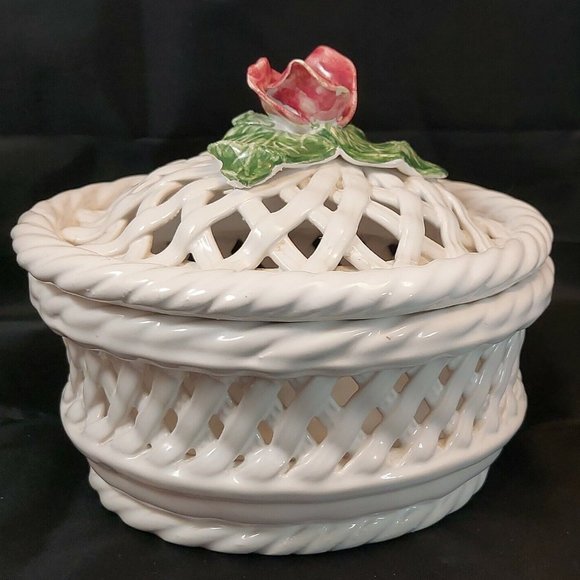 Capodimonte Style Porcelaine Weaved Basket with Lid 5.5" Applied flower VTG - Picture 9 of 10